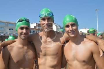  Cristo Cárdenes e Iria Otero, vencedores de la XVI Travesía a Nado de Salinetas (Foto TA)